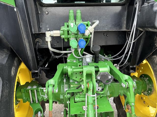 Image of John Deere 5100E equipment image 4