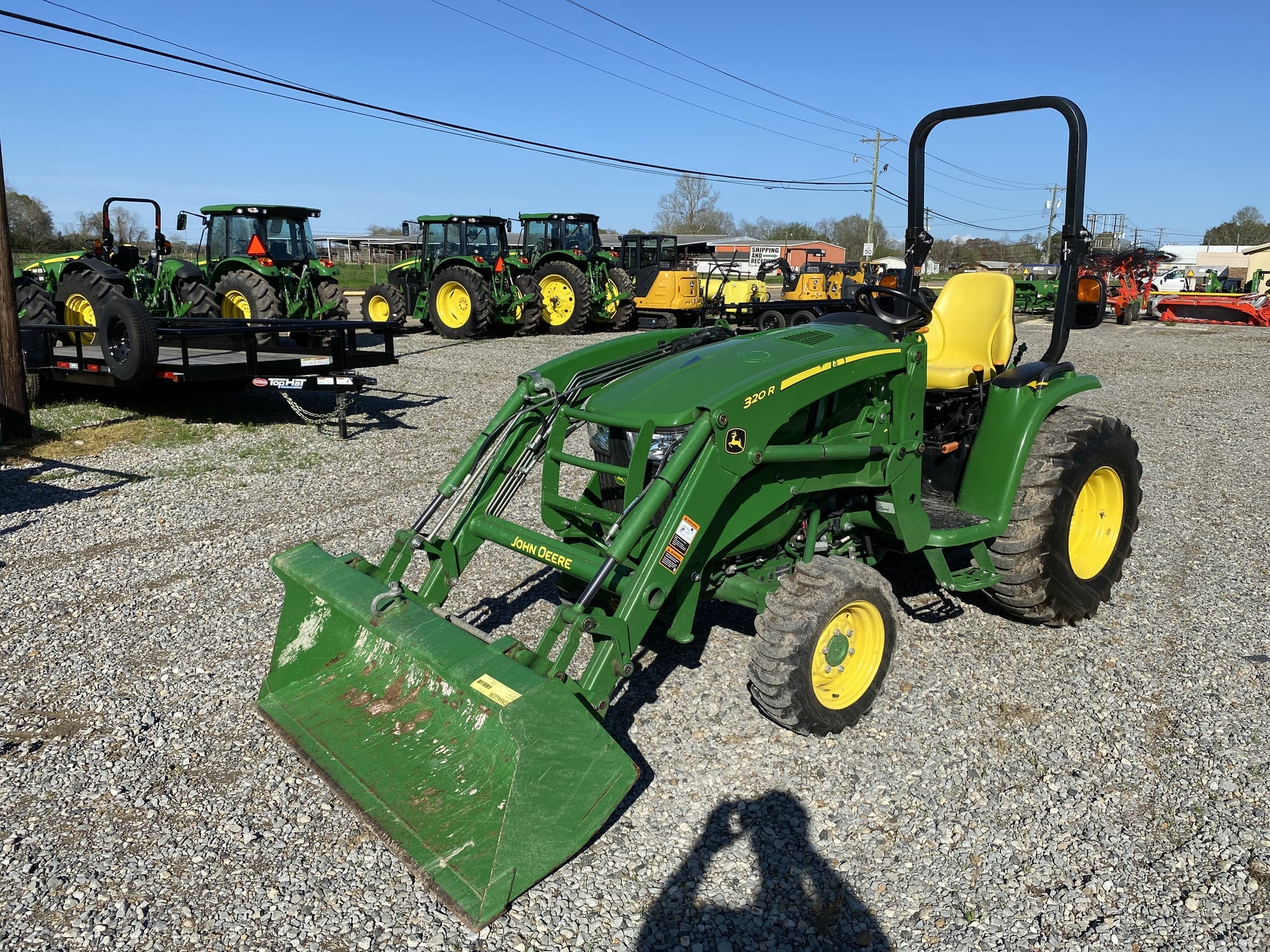 2019 John Deere 3033R Equipment Image0