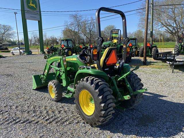 Image of John Deere 3033R equipment image 2