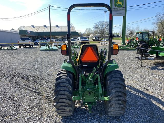 Image of John Deere 3033R equipment image 3