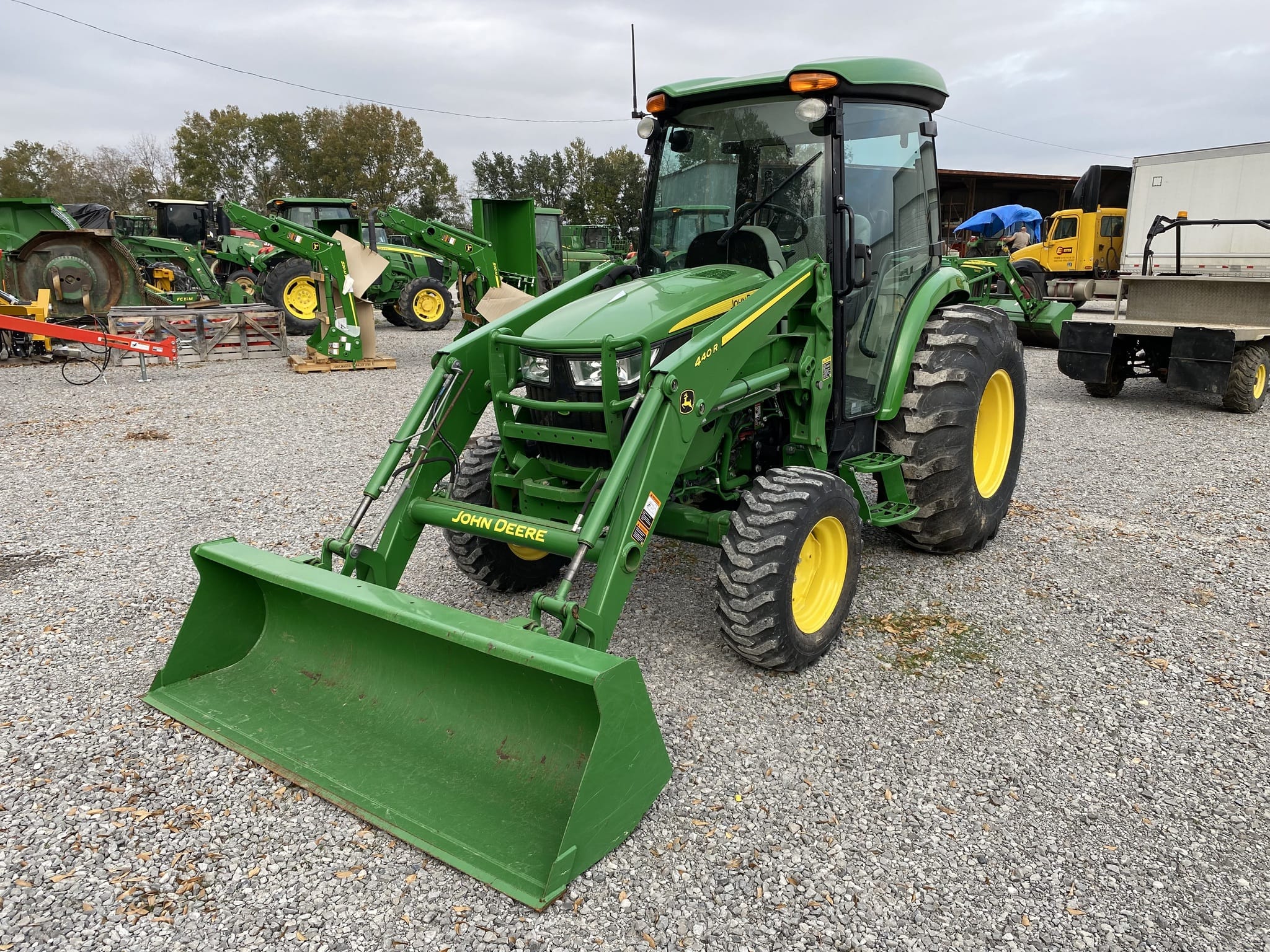 Main image John Deere 4052R