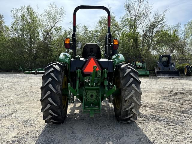 Image of John Deere 5045E equipment image 3
