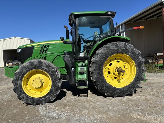 Image of John Deere 6215R equipment image 1