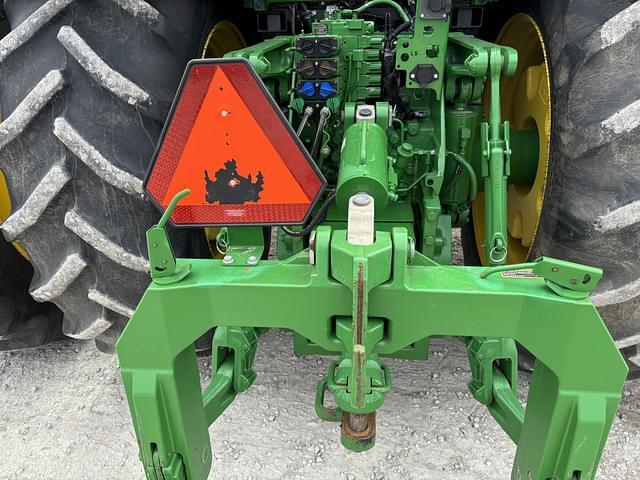 Image of John Deere 8370R equipment image 4