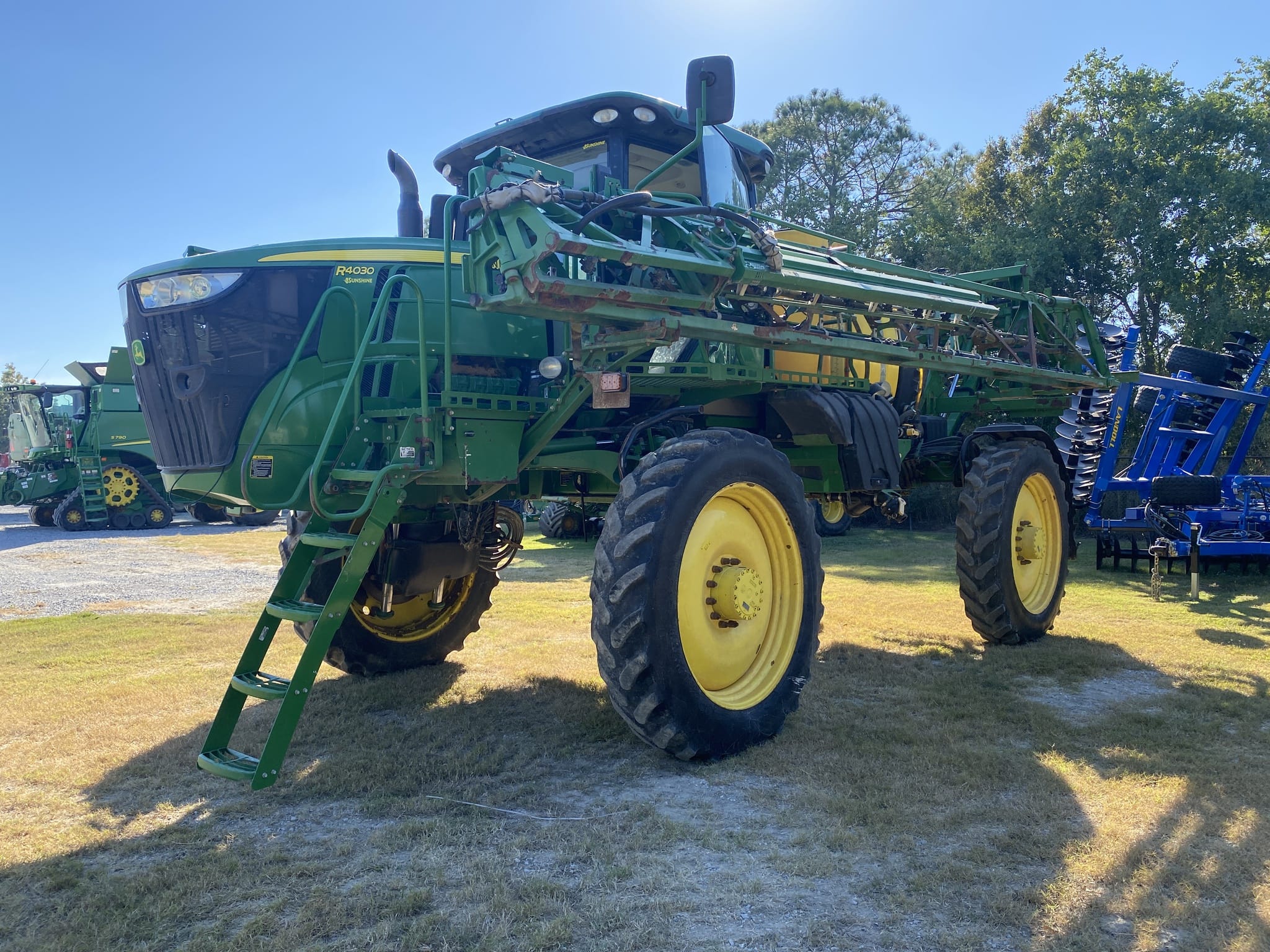 2019 John Deere R4030 Equipment Image0