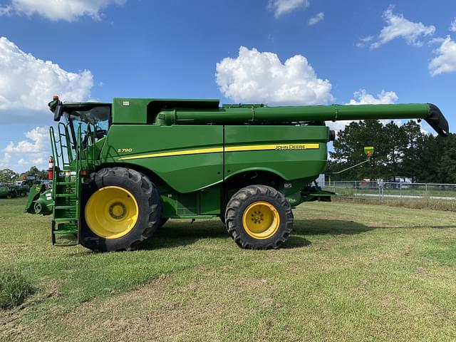 Image of John Deere S790 equipment image 1