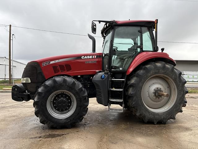 Image of Case IH Magnum 220 equipment image 1