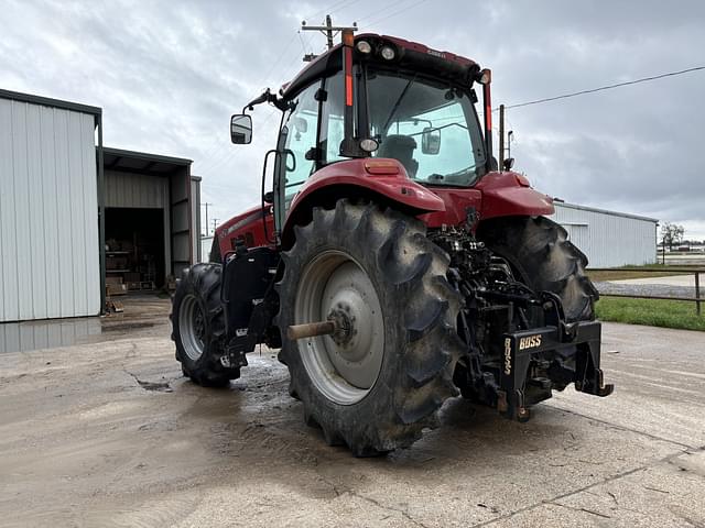 Image of Case IH Magnum 220 equipment image 2