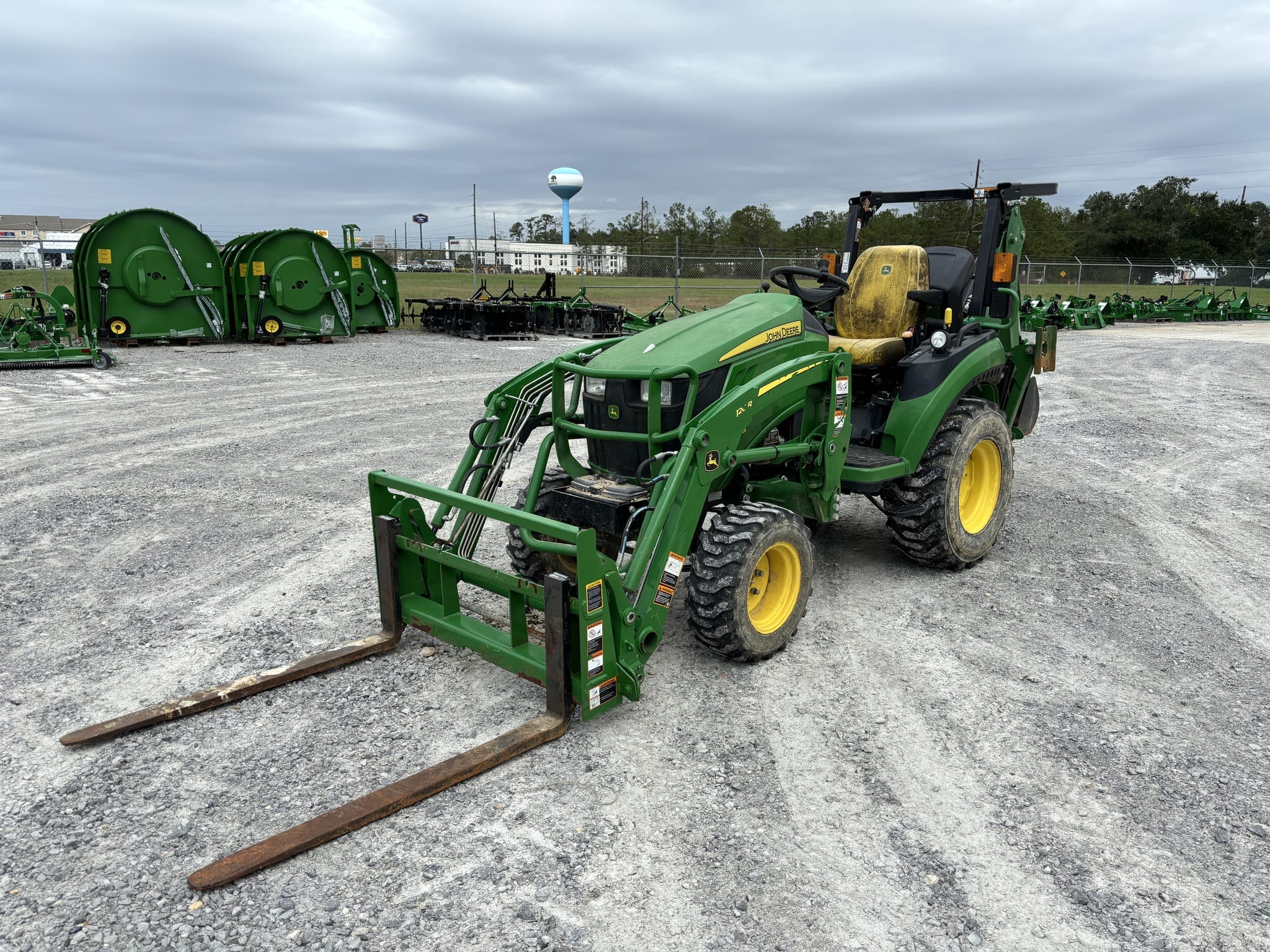 2020 John Deere 2025R Equipment Image0