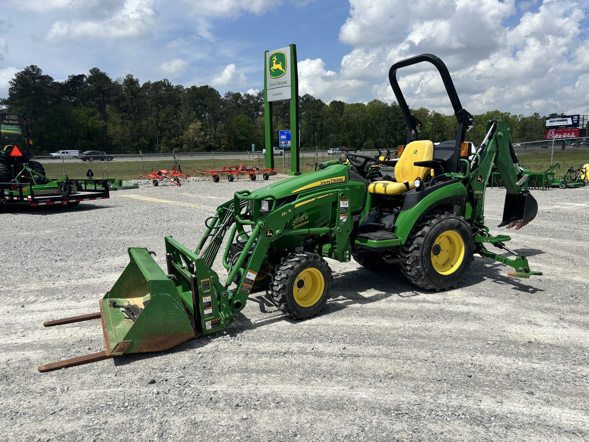 Main image John Deere 2025R