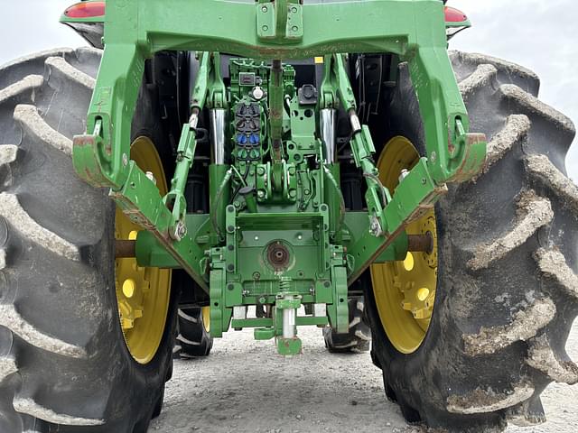 Image of John Deere 6175R equipment image 4