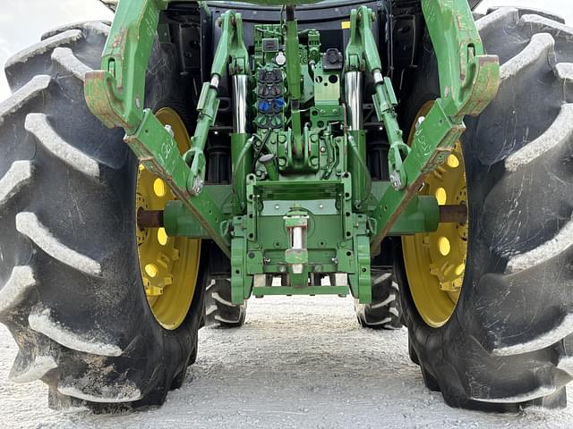 Image of John Deere 6175R equipment image 4