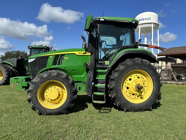 Image of John Deere 7R 210 equipment image 1