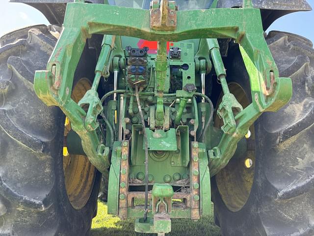 Image of John Deere 7R 210 equipment image 4