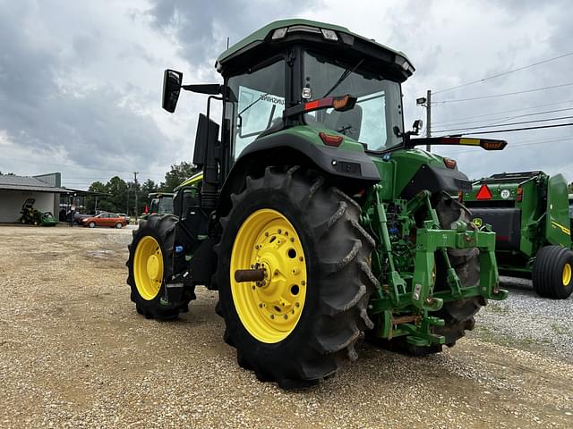 Image of John Deere 7R 210 equipment image 2