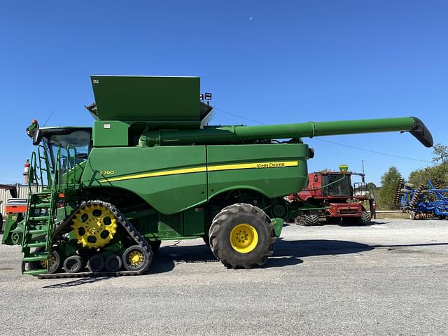 Image of John Deere S790 equipment image 1