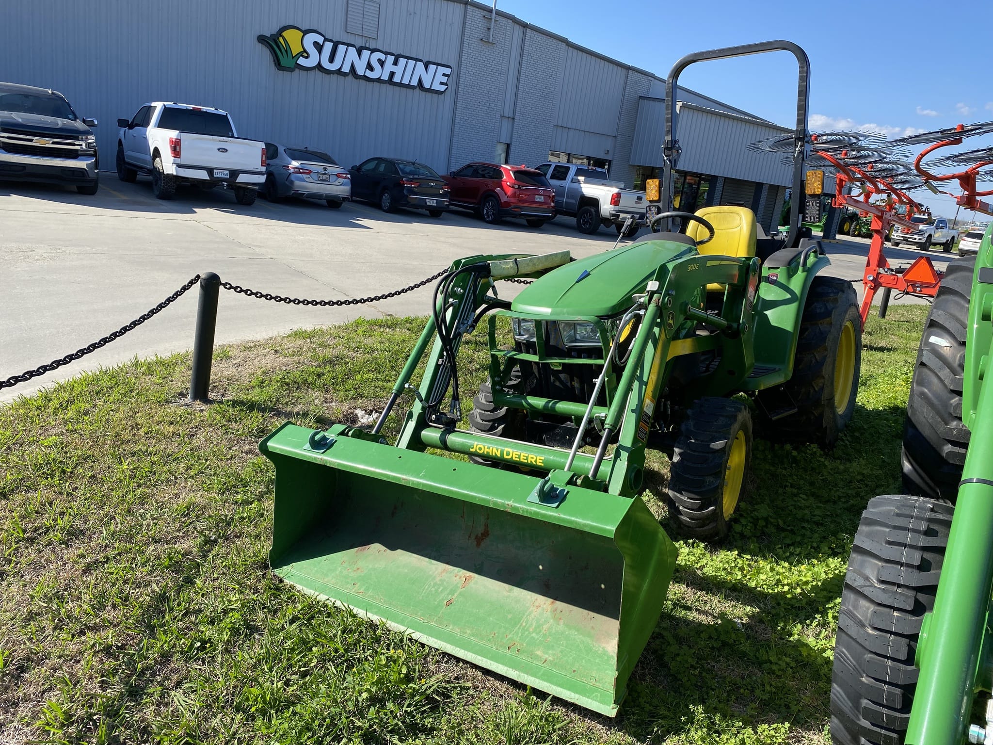 Main image John Deere 3032E