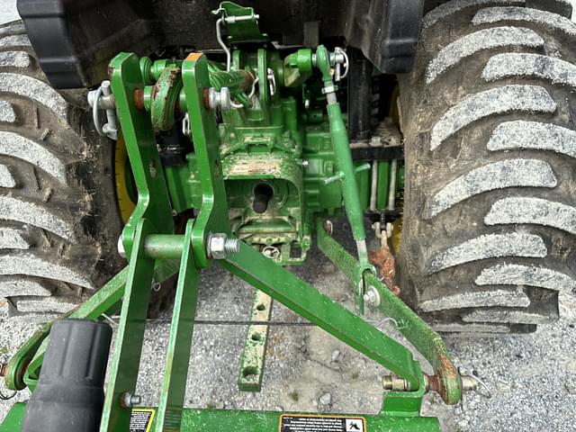 Image of John Deere 3043D equipment image 4