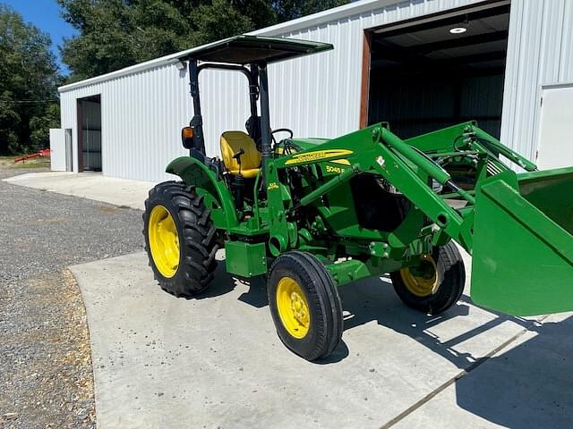 Image of John Deere 5045E equipment image 3