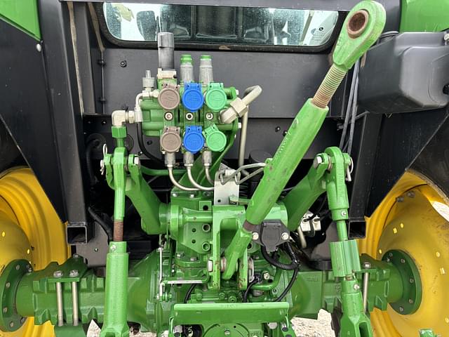 Image of John Deere 5100E equipment image 3