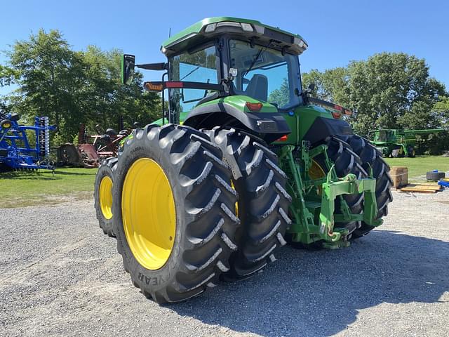 Image of John Deere 8R 230 equipment image 2