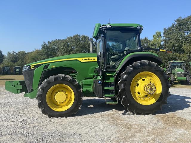 Image of John Deere 8R 230 equipment image 1