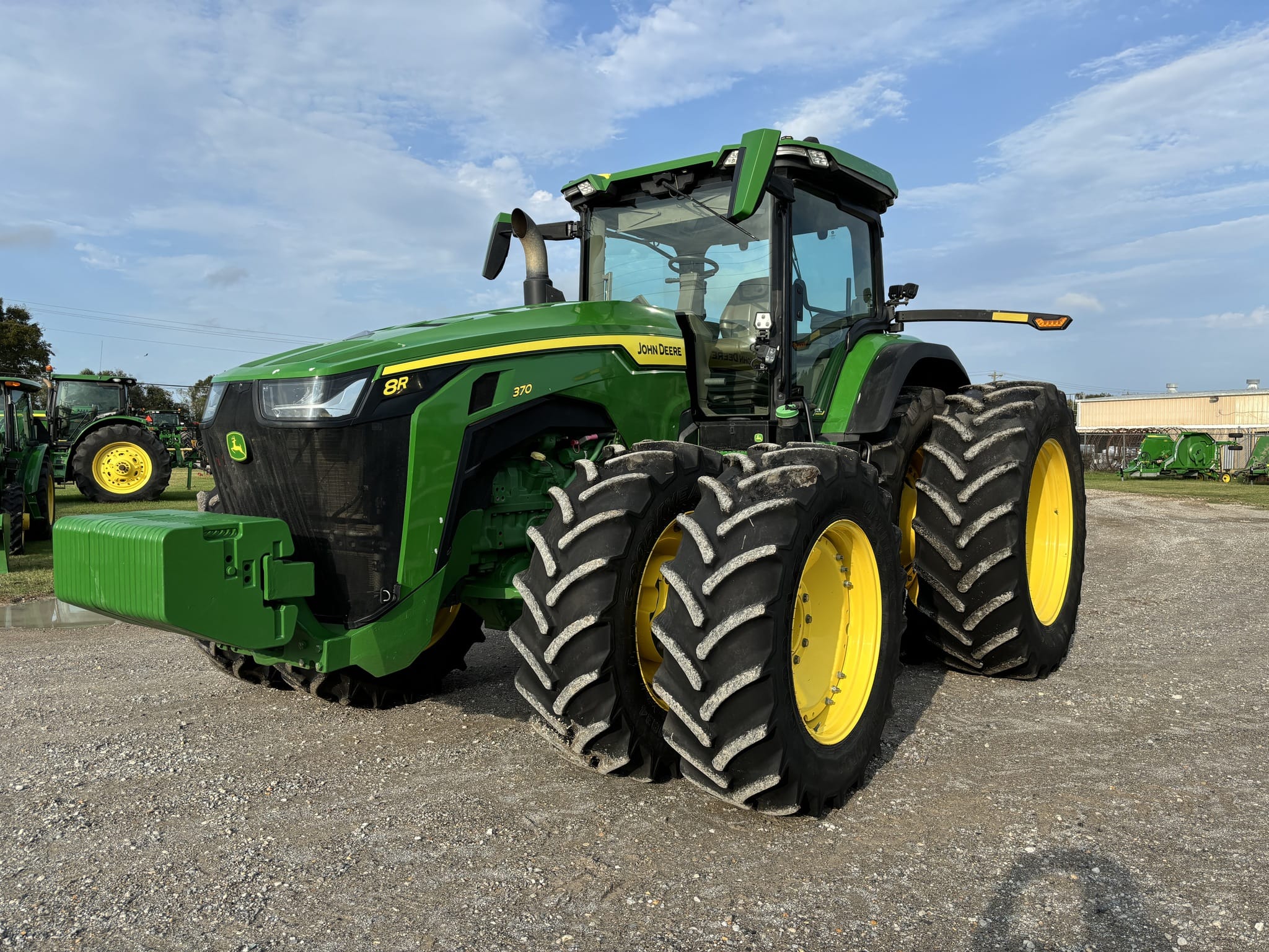 2021 John Deere 8R 370 Equipment Image0
