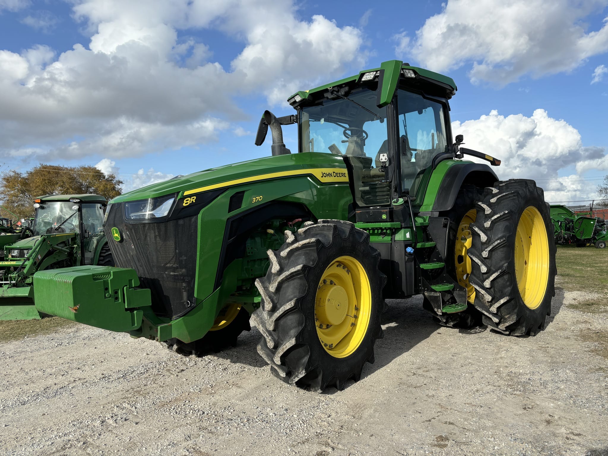 2021 John Deere 8R 370 Equipment Image0