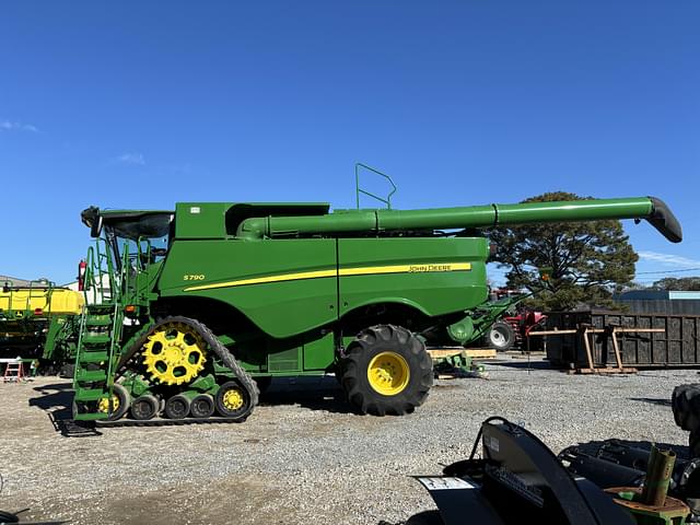 Image of John Deere S790 equipment image 1