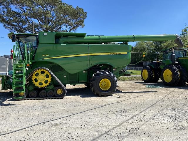 Image of John Deere S790 equipment image 1