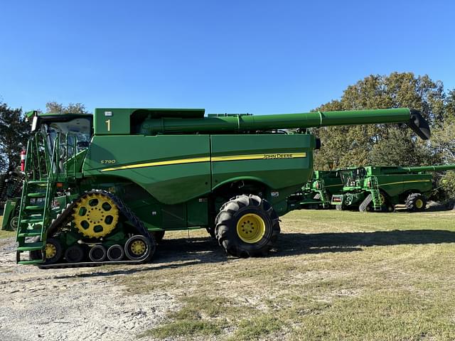 Image of John Deere S790 equipment image 1