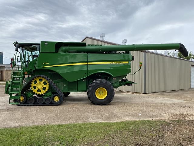 Image of John Deere S790 equipment image 1