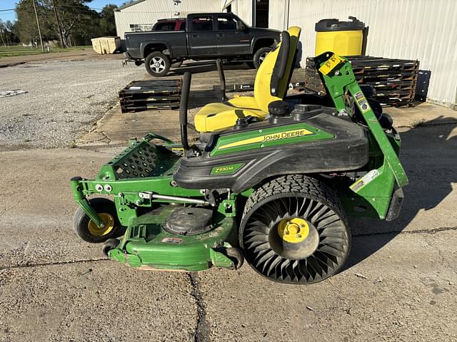 Image of John Deere Z930M equipment image 1