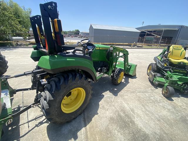 Image of John Deere 2032R equipment image 4