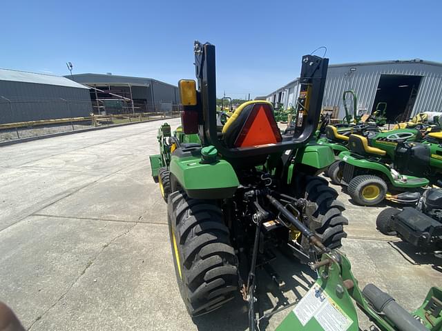 Image of John Deere 2032R equipment image 3