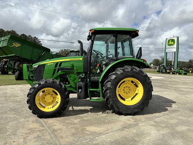 Image of John Deere 5100E equipment image 1