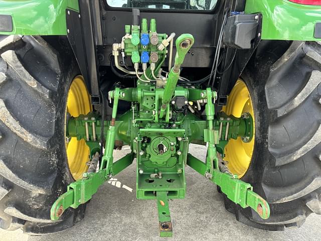 Image of John Deere 5100E equipment image 4