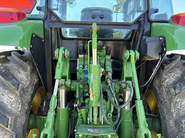 Image of John Deere 5100R equipment image 4