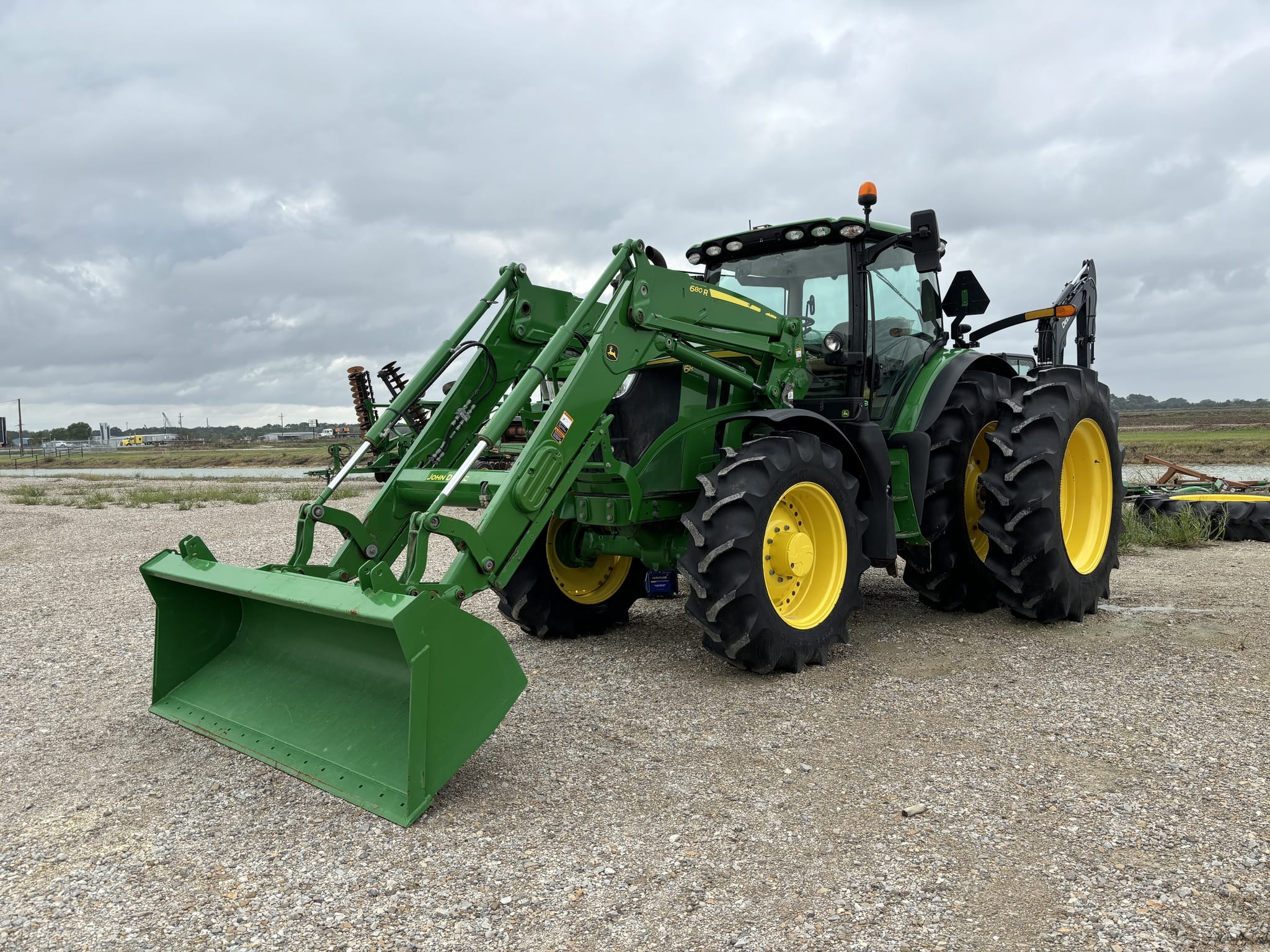 2022 John Deere 6R 215 Equipment Image0
