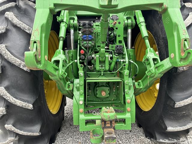 Image of John Deere 8R 230 equipment image 4