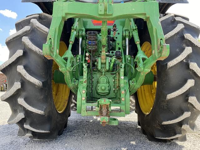 Image of John Deere 8R 250 equipment image 4