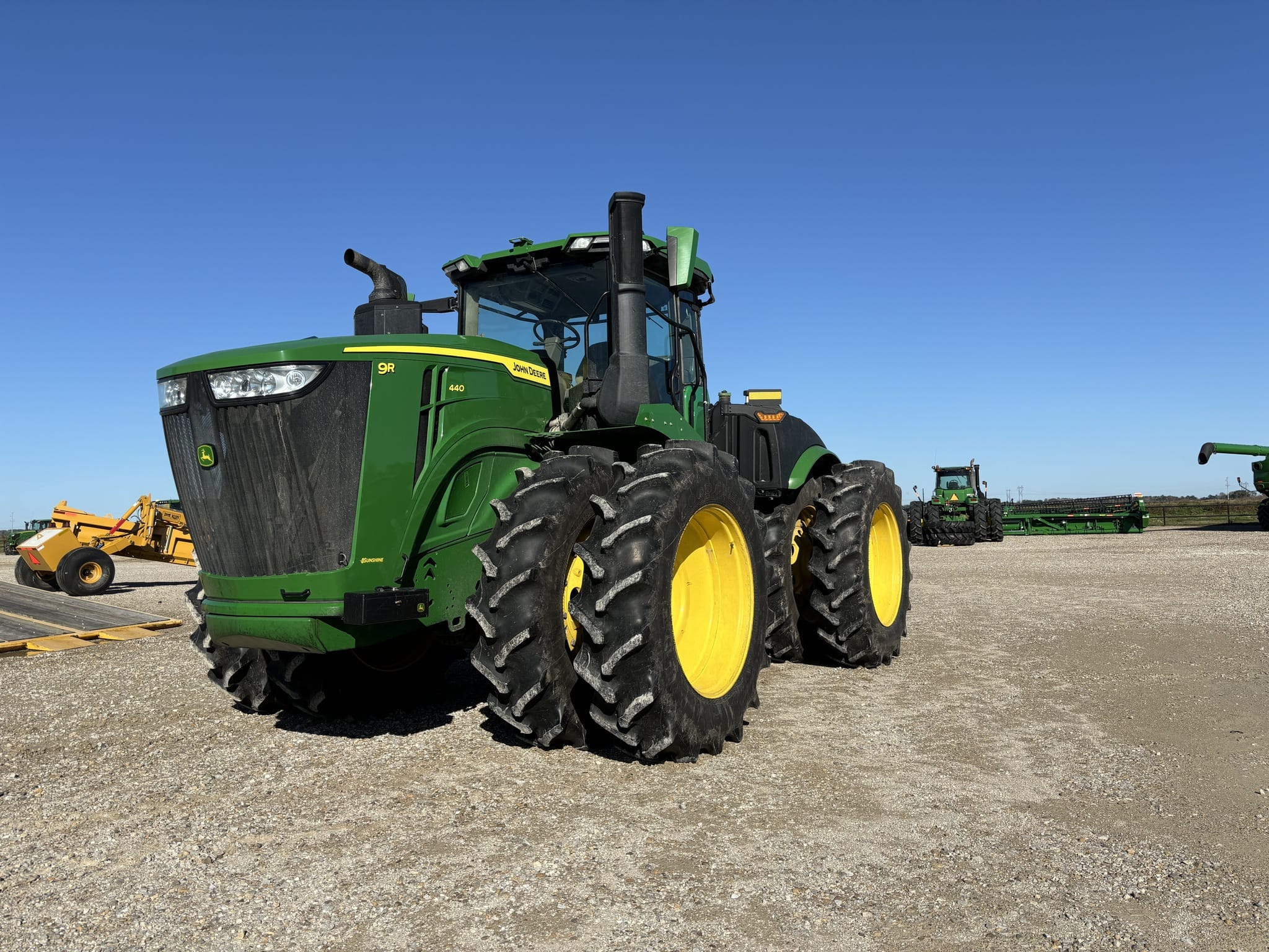 2022 John Deere 9R 440 Equipment Image0