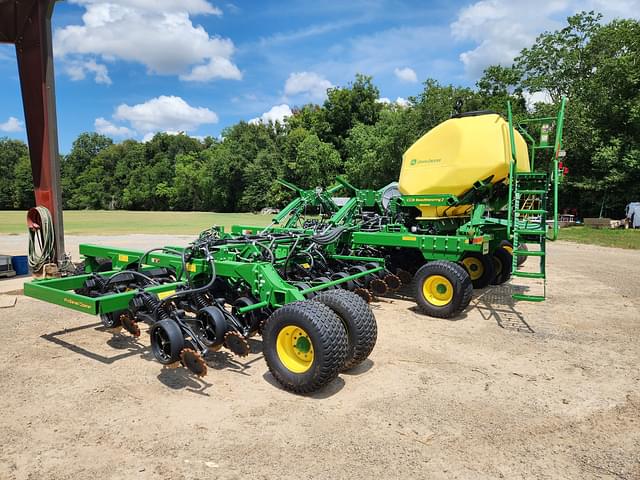 Image of John Deere N536C equipment image 1
