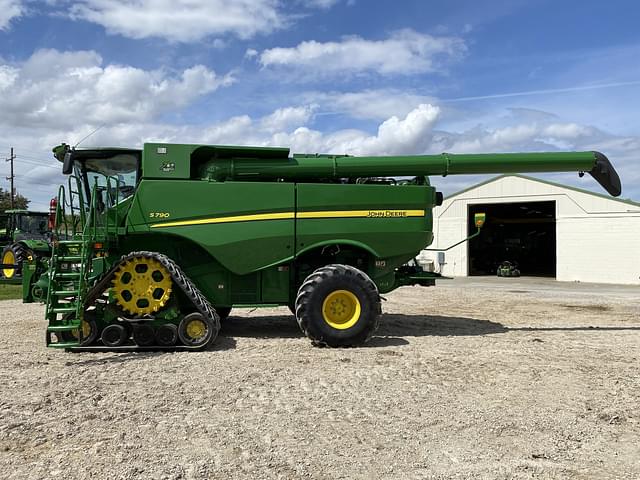 Image of John Deere S790 equipment image 1