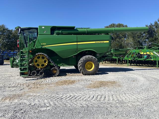 Image of John Deere S790 equipment image 1