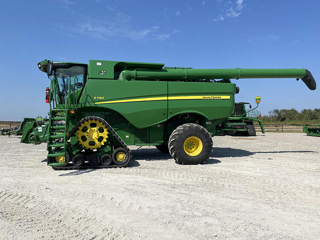 Image of John Deere S790 equipment image 1