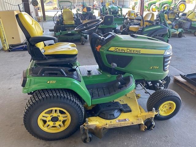 Image of John Deere X754 equipment image 1