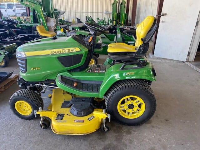 2022 John Deere X754 Equipment Image0