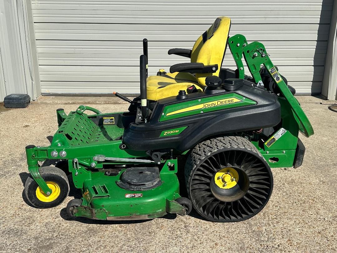 Main image John Deere Z930M