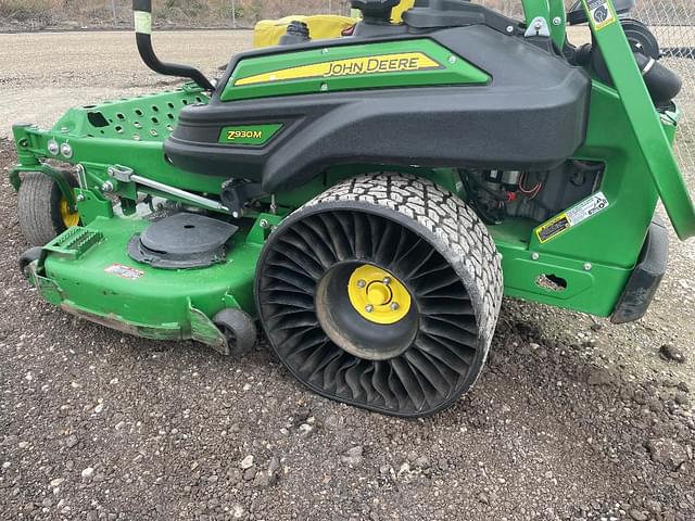 Image of John Deere Z930M equipment image 3